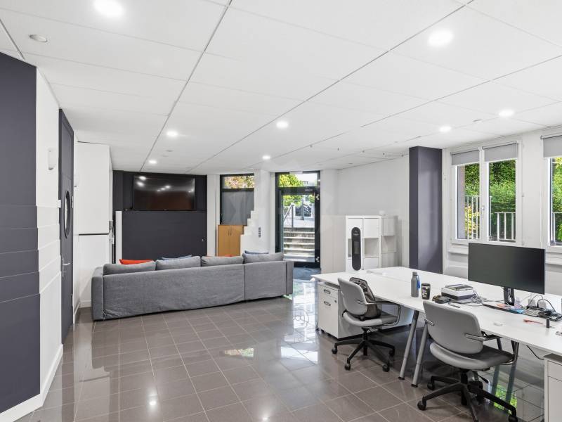243m² office
