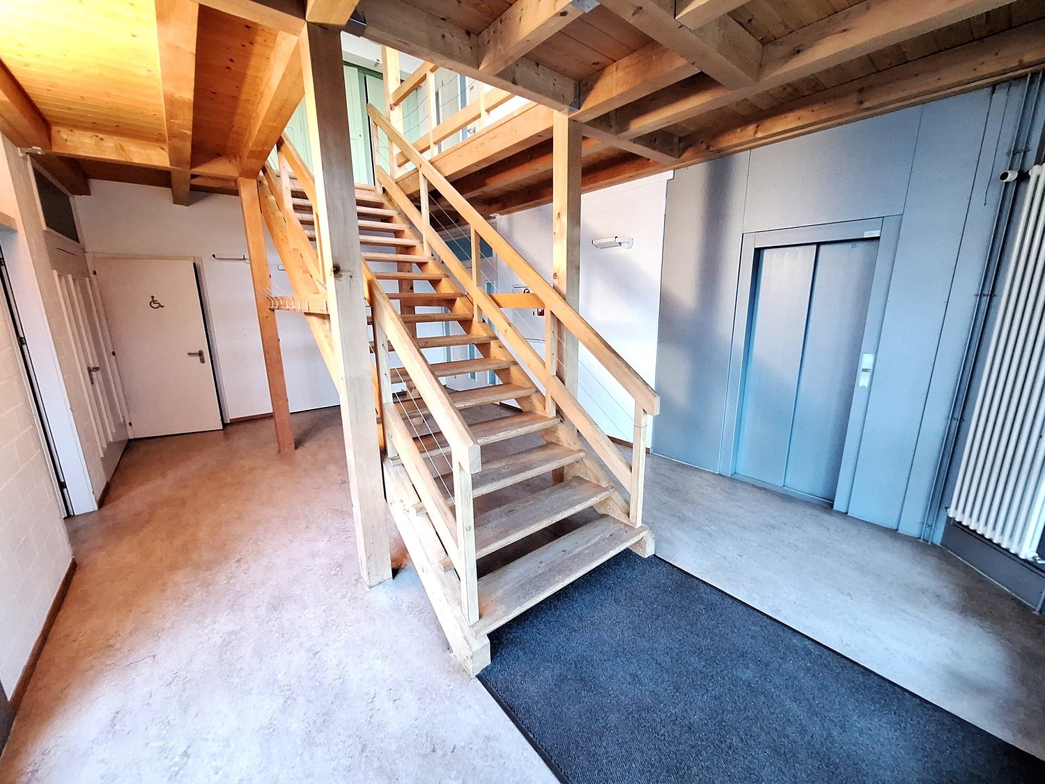 260m² office