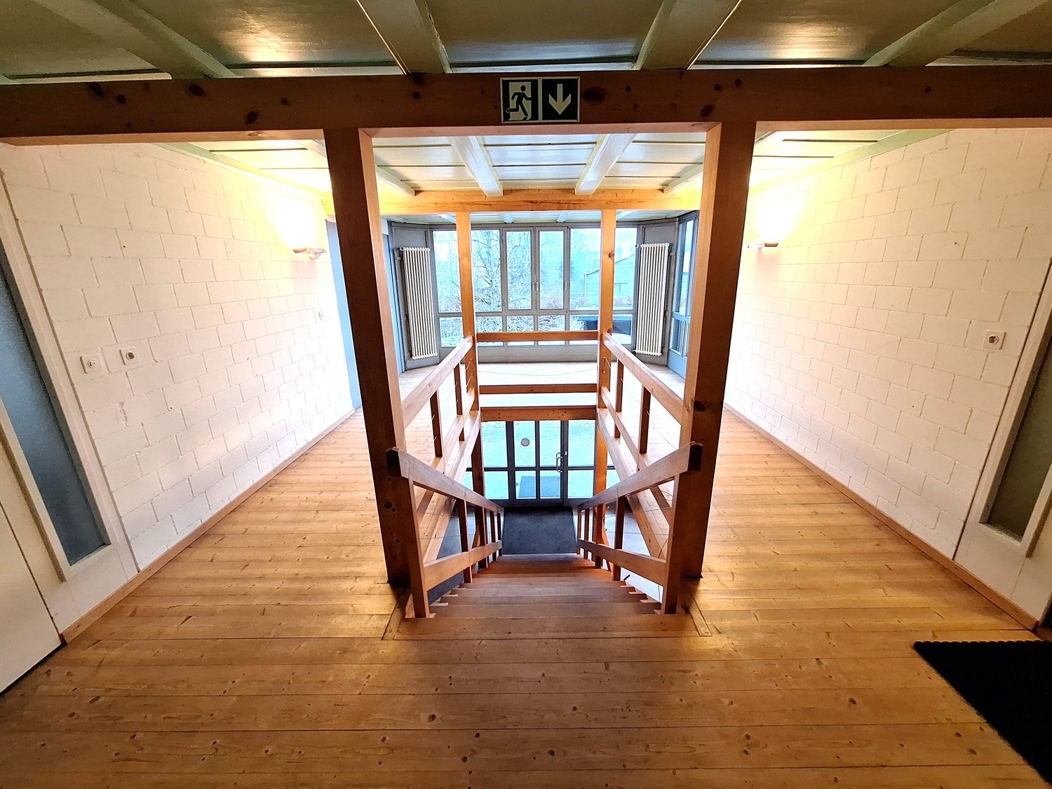 260m² office