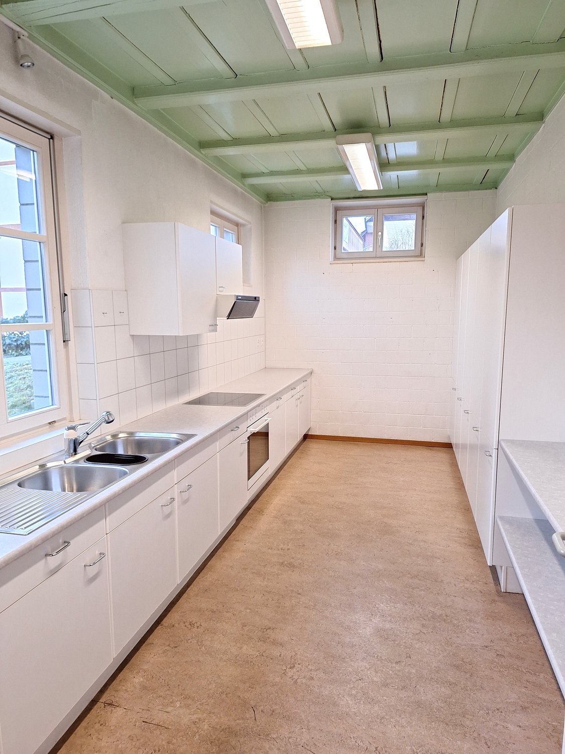 260m² office