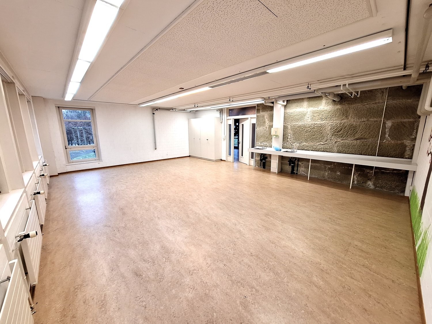 260m² office