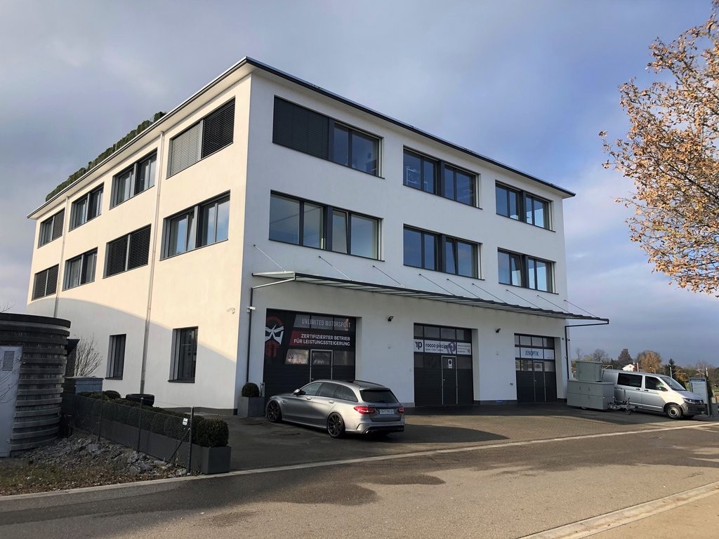 Posto auto interrato
A disposizione per accordo, affittiamo un posto auto nel garage sotterraneo.
Per concordare un appuntamento per una visita, si prega di contattare il Signor Denis Rasic al numero Tel. +41 44 878 78 05, durante il giorno tra le 09:00 e le 16:00.
Restiamo in attesa di