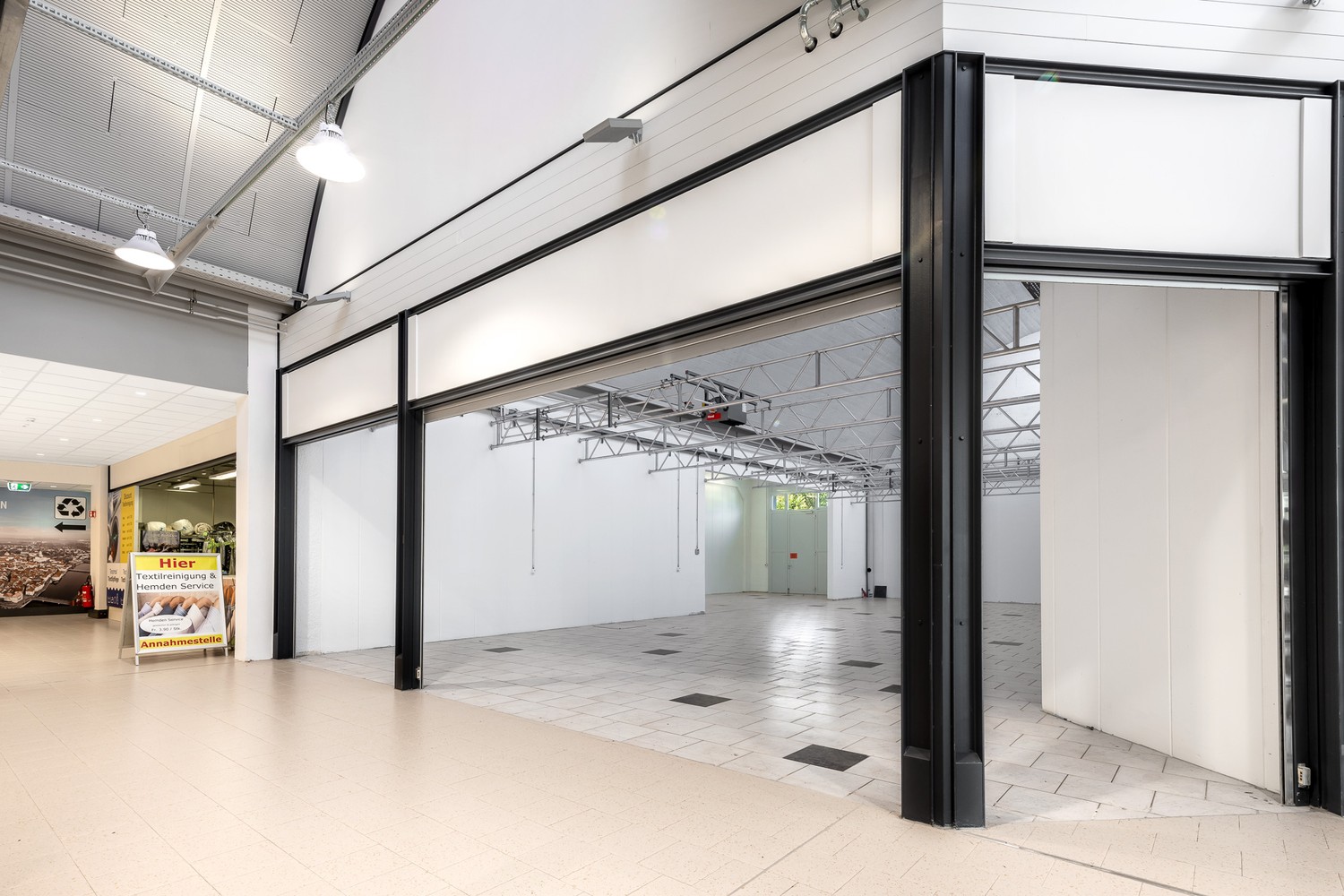 208m² commercial