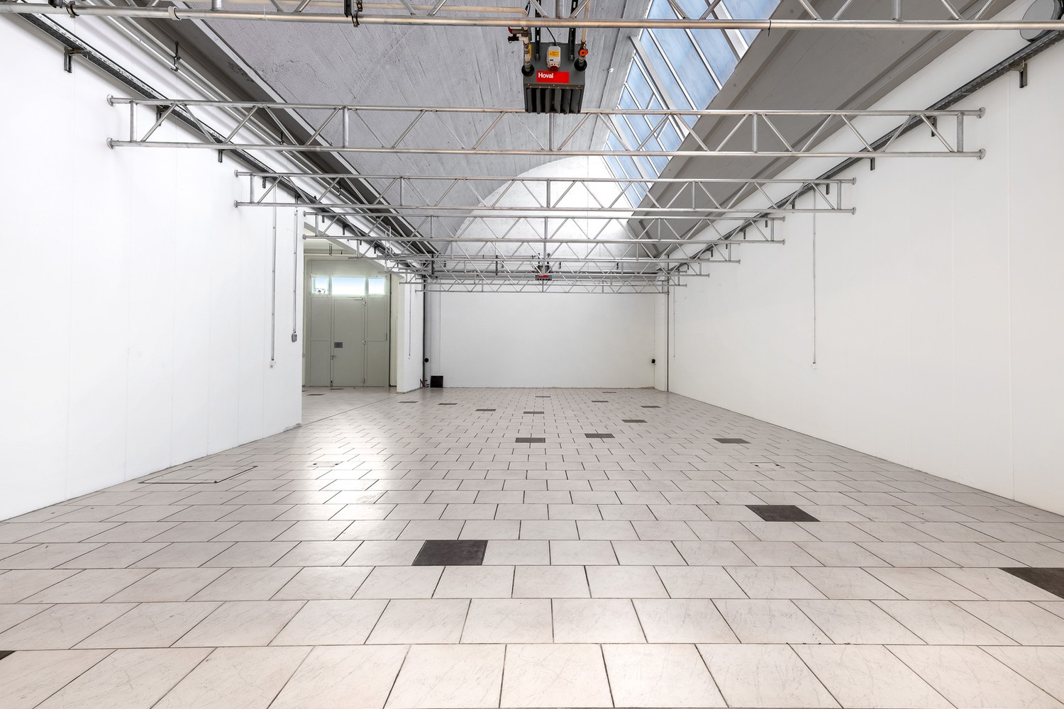 208m² commercial