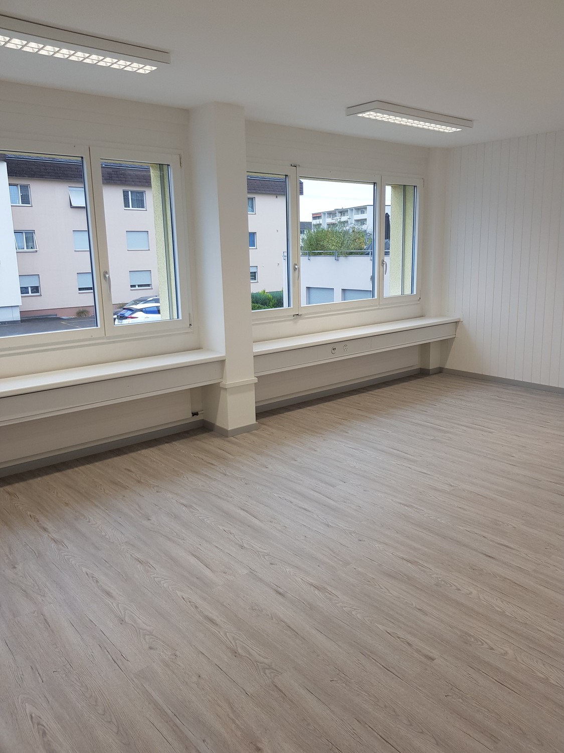 80m² office