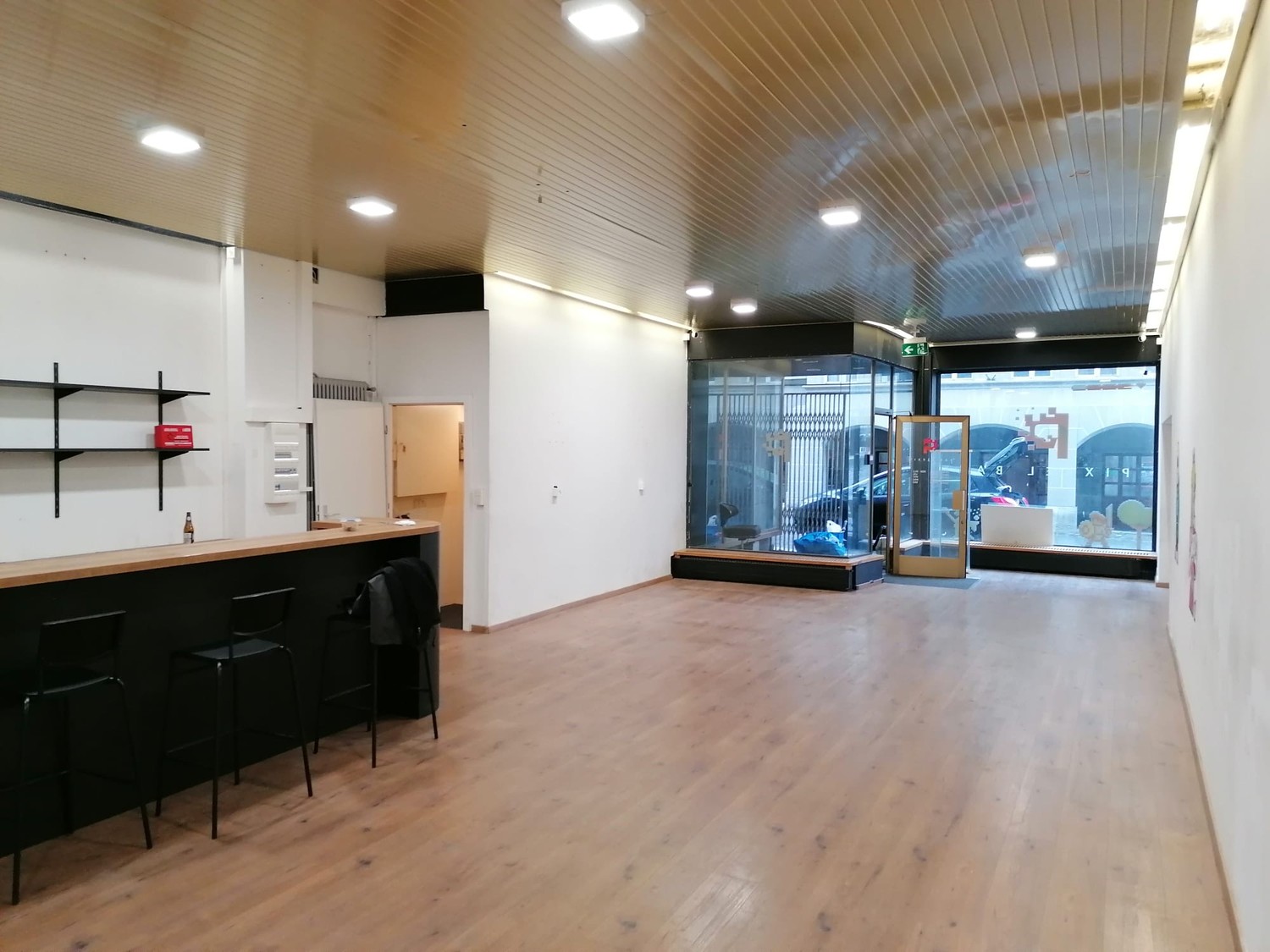 200m² commercial