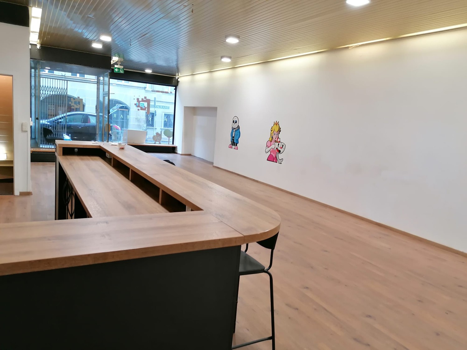 200m² commercial