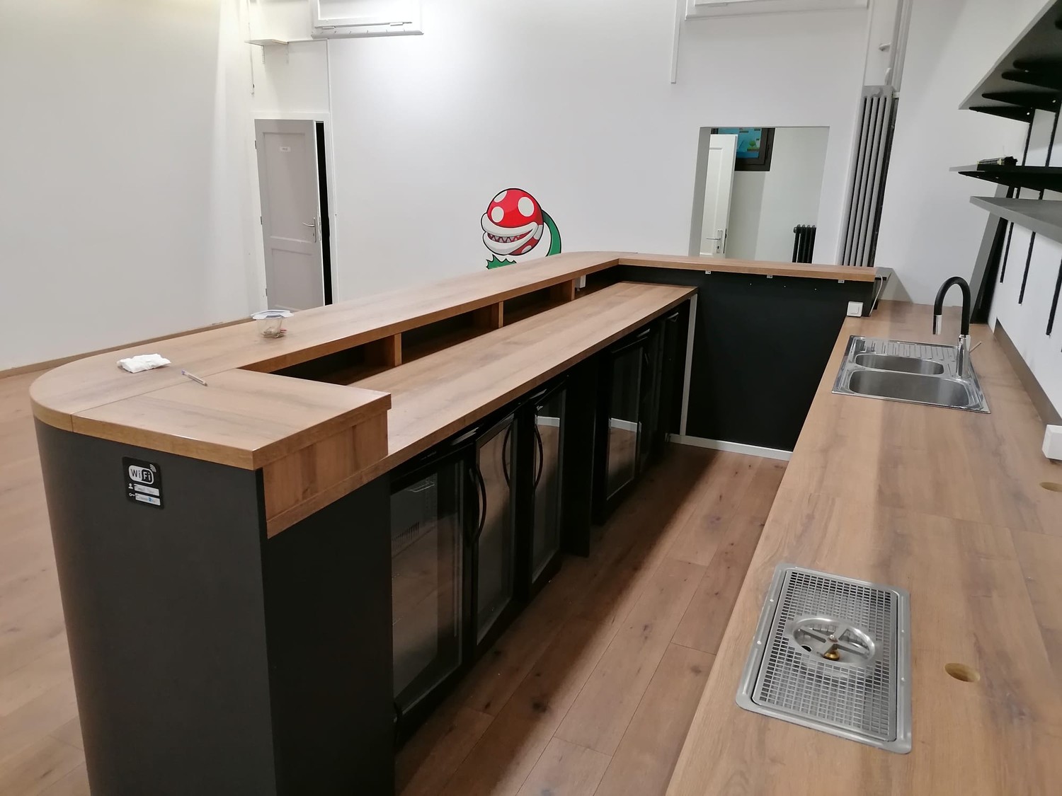 200m² commercial