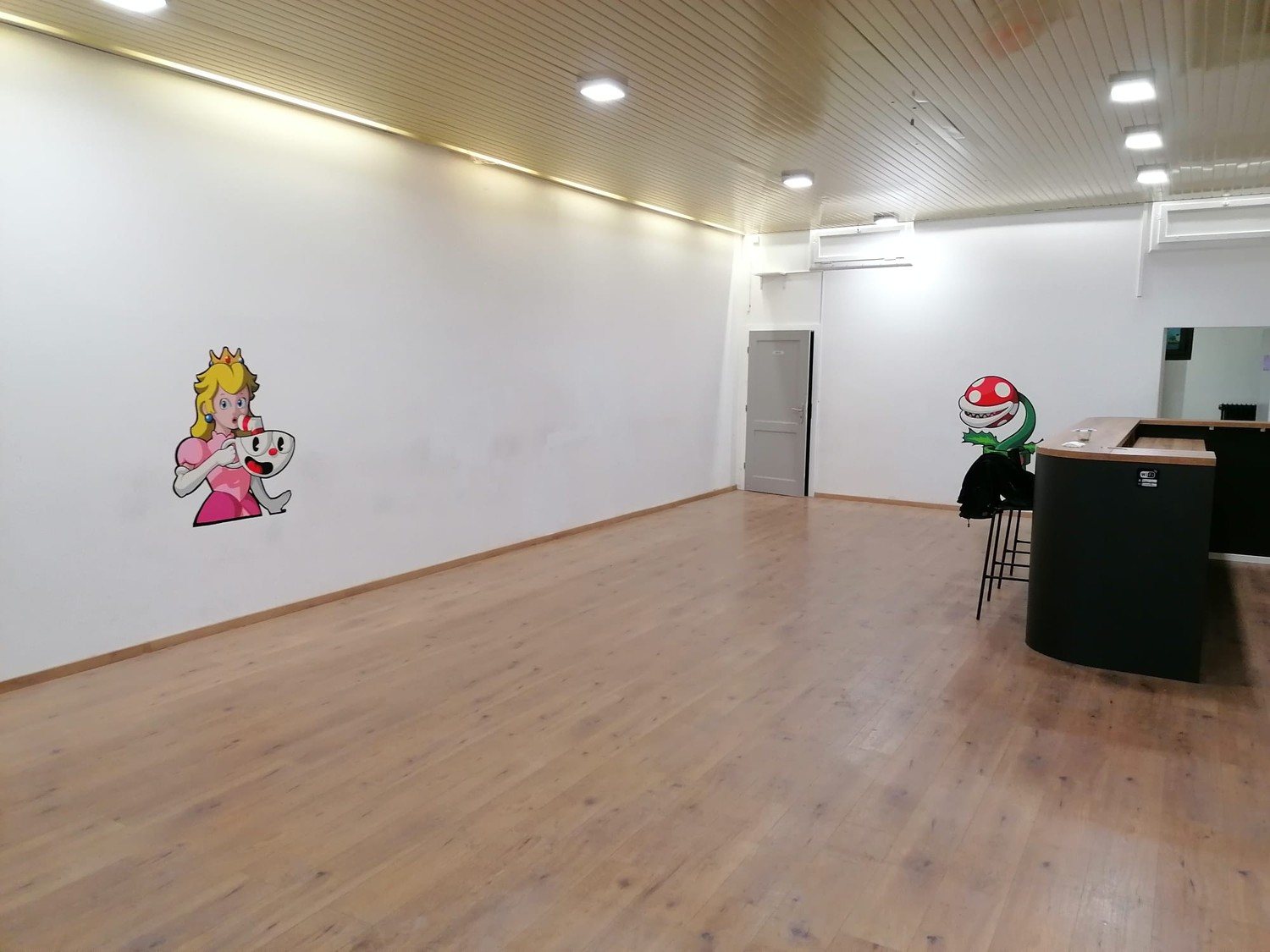 200m² commercial