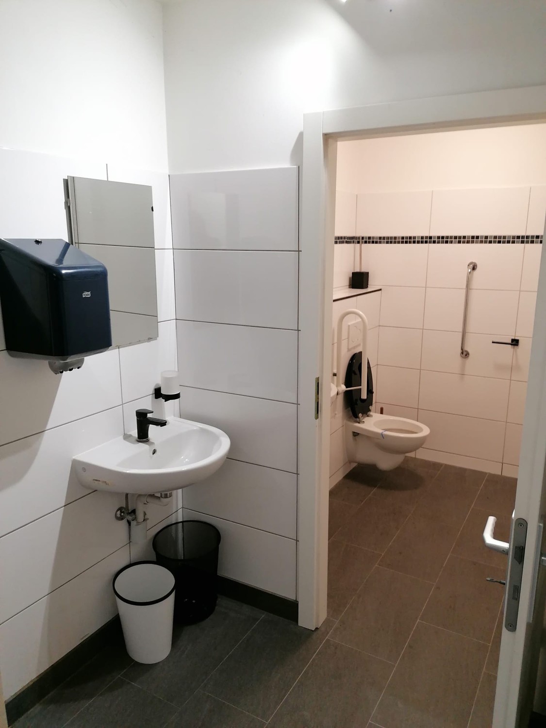 200m² commercial