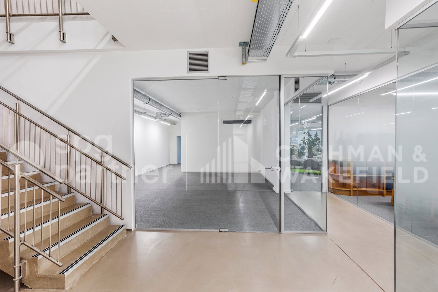735m² office