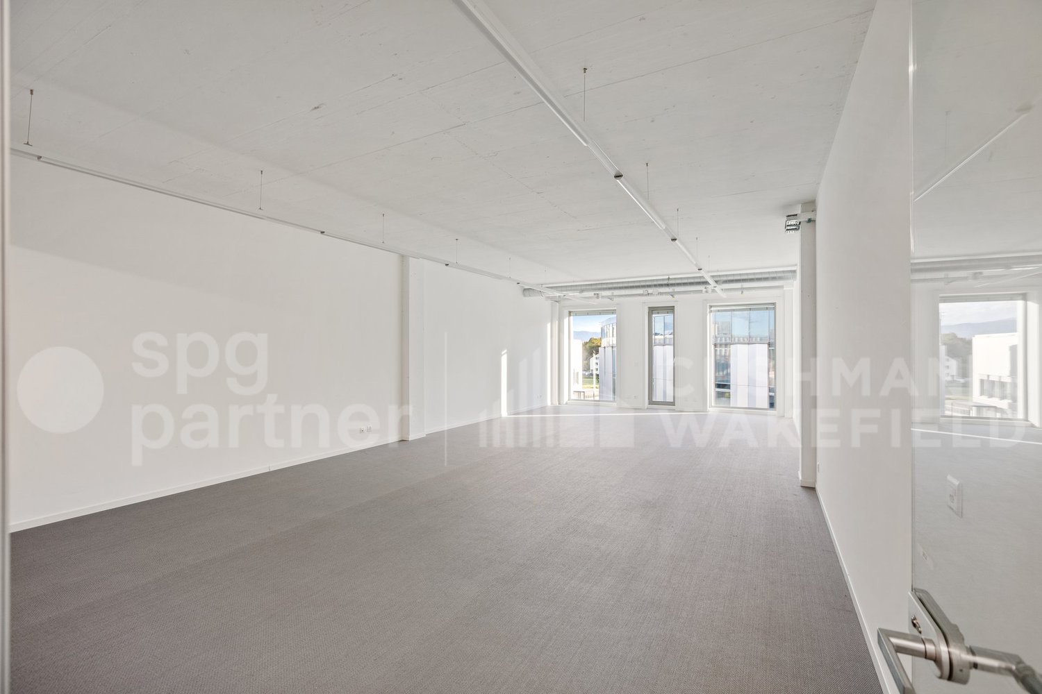 735m² office