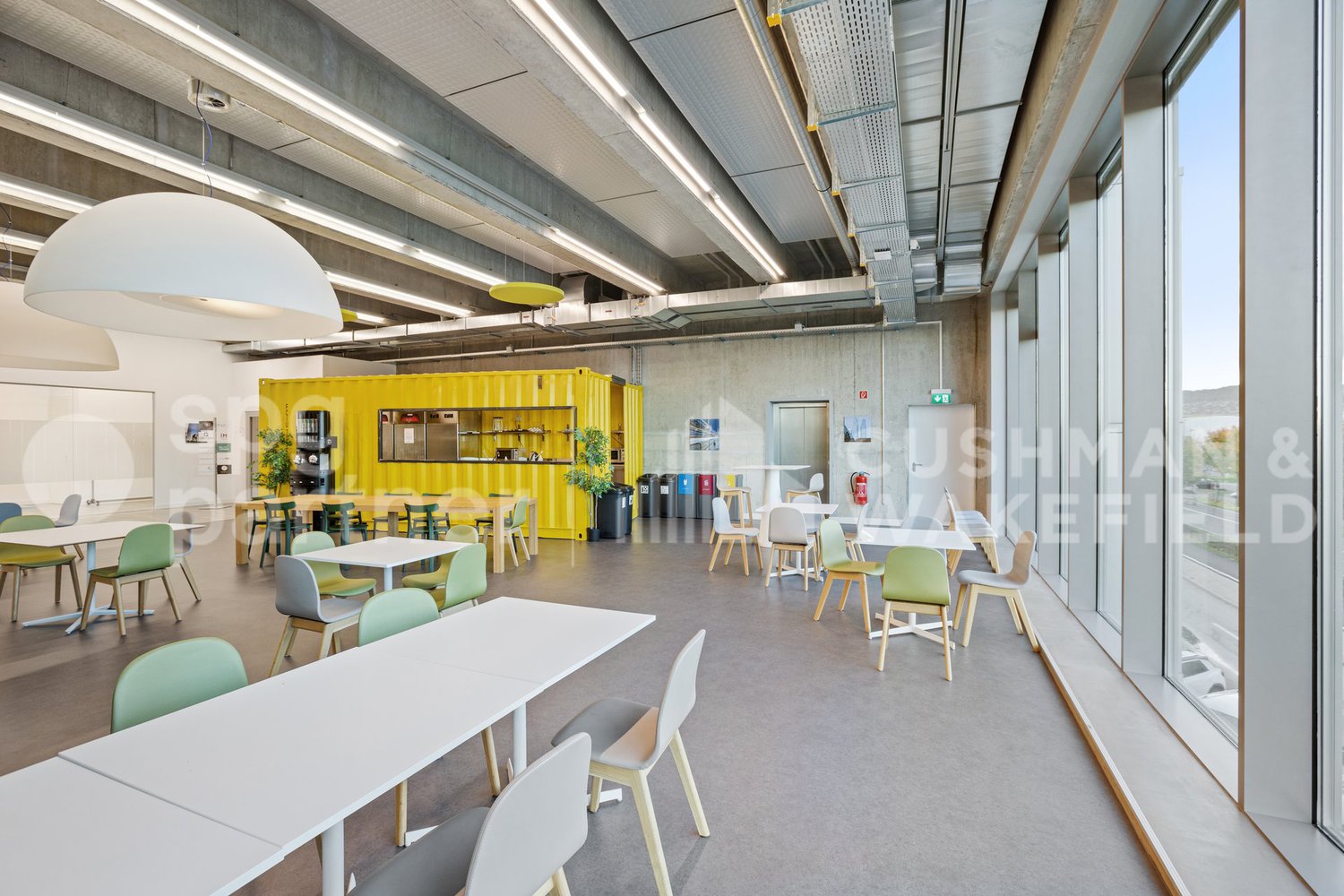735m² office