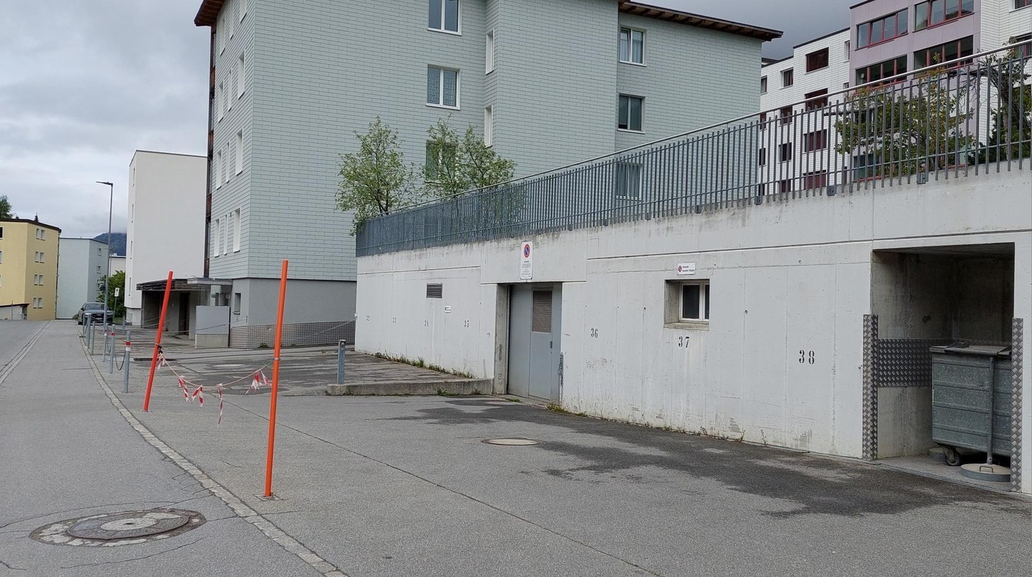 Posto per moto coperto
Affittiamo, su accordo, un posto auto per una motocicletta in Brämabüelstrasse a Davos Platz.