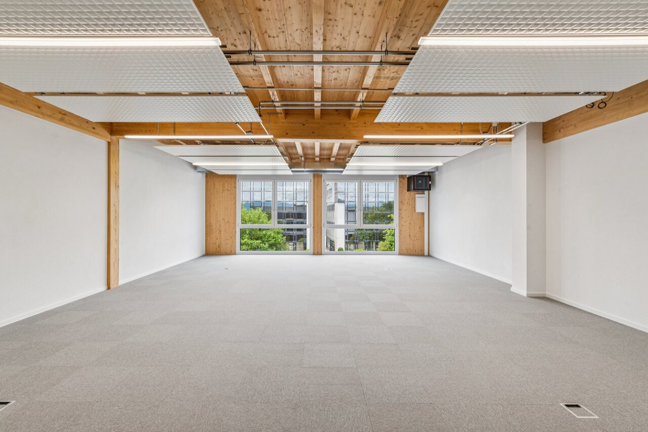 84m² office