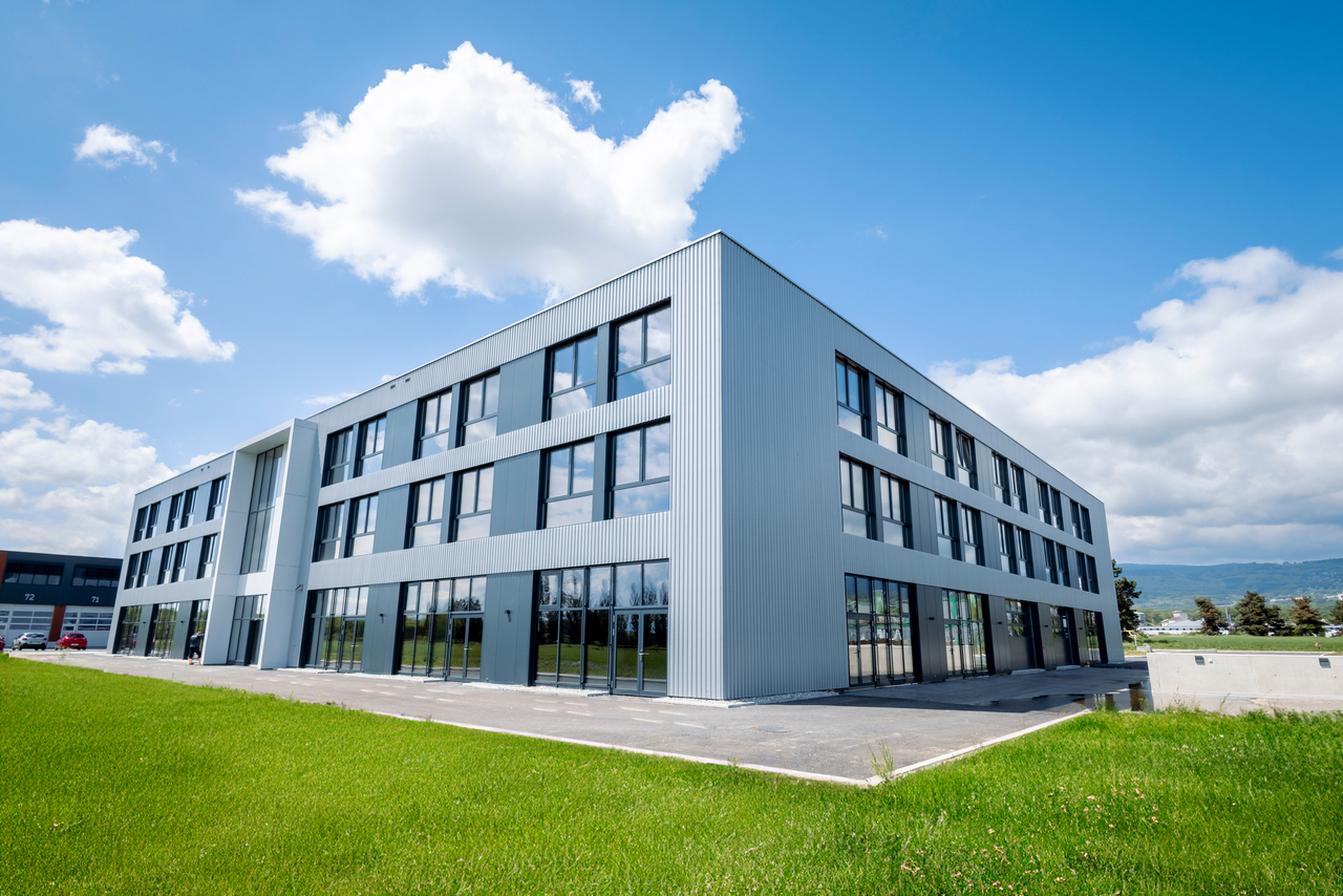 84m² office
