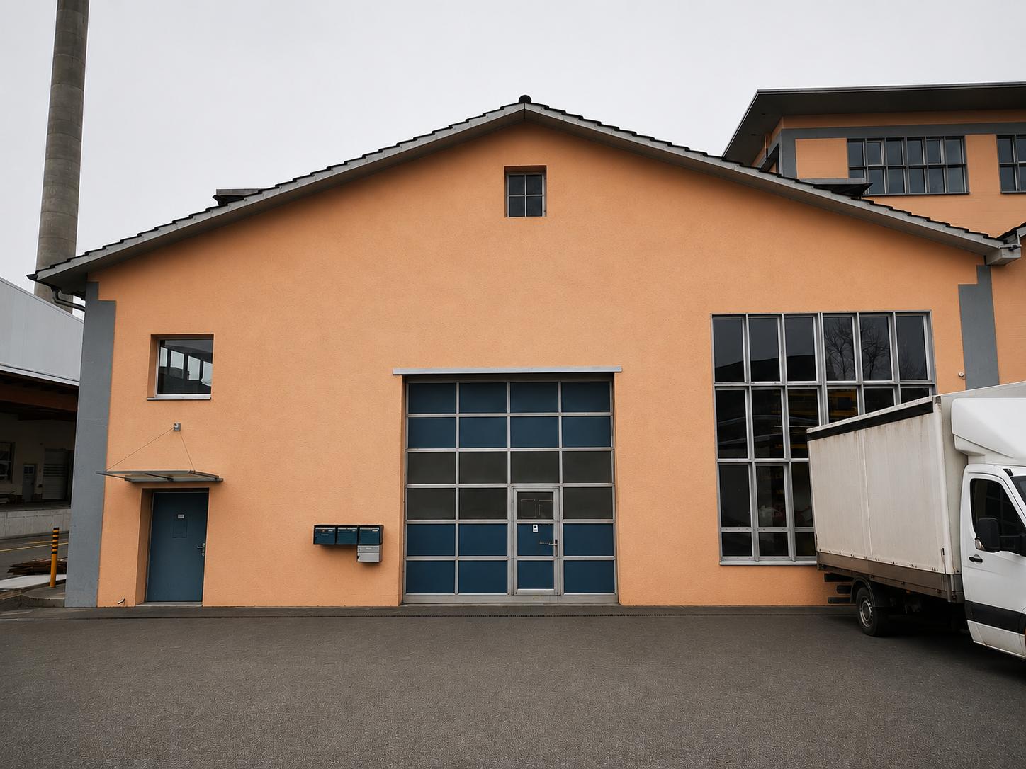 760m² commercial