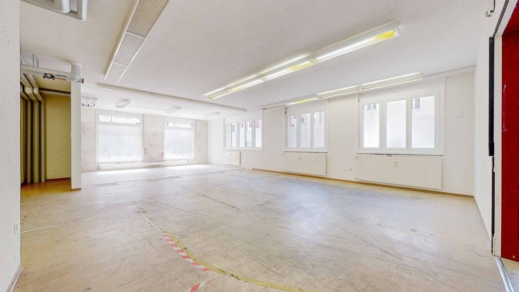 117m² commercial