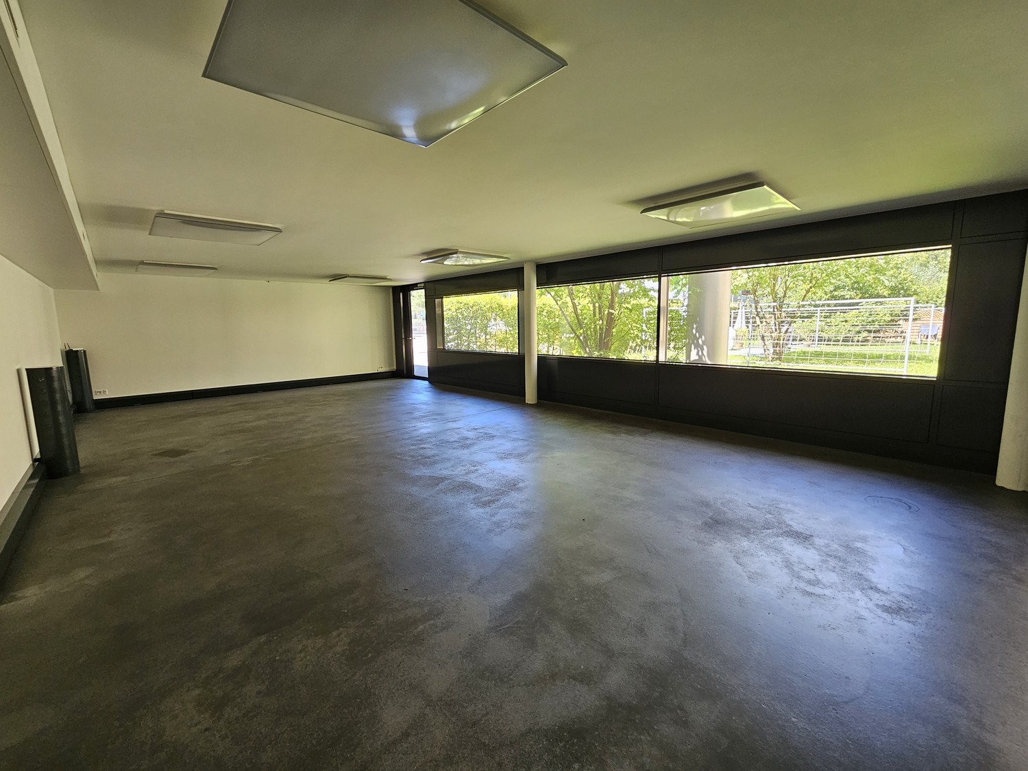 65m² commercial