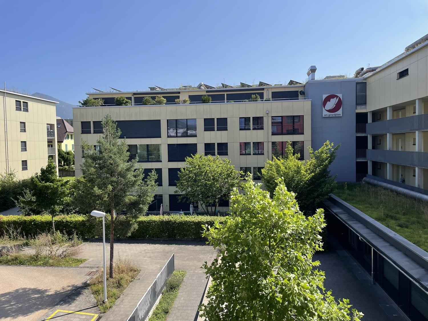 65m² commercial