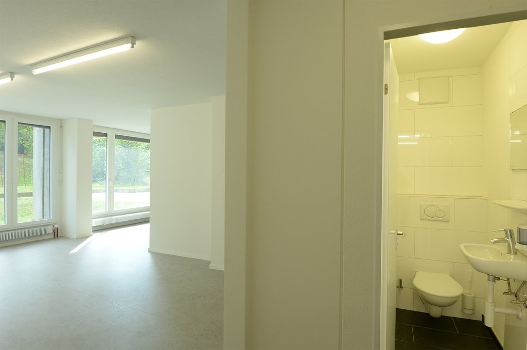106m² commercial