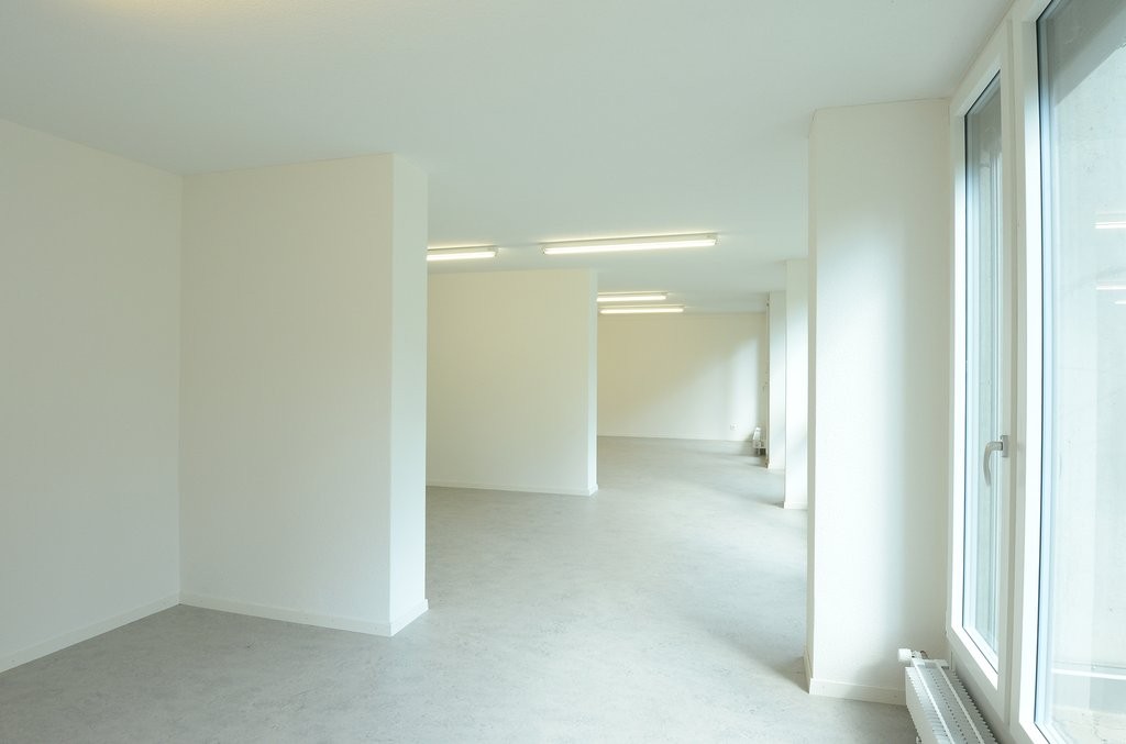 106m² commercial