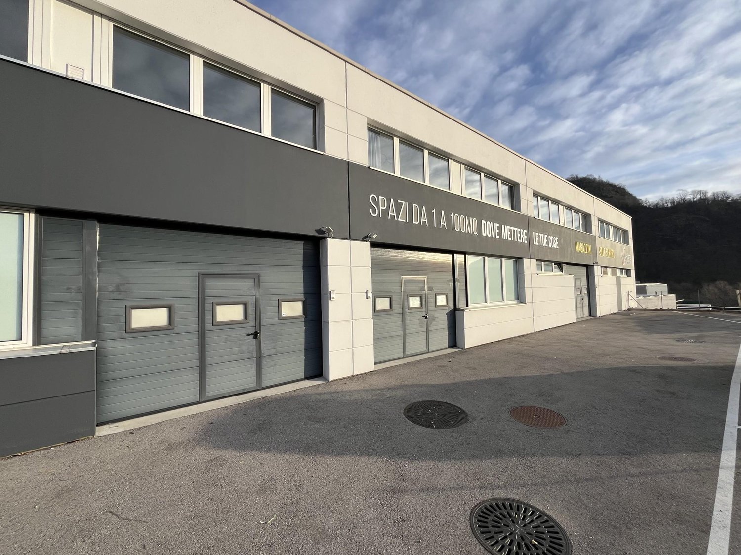 70m² living / commercial building