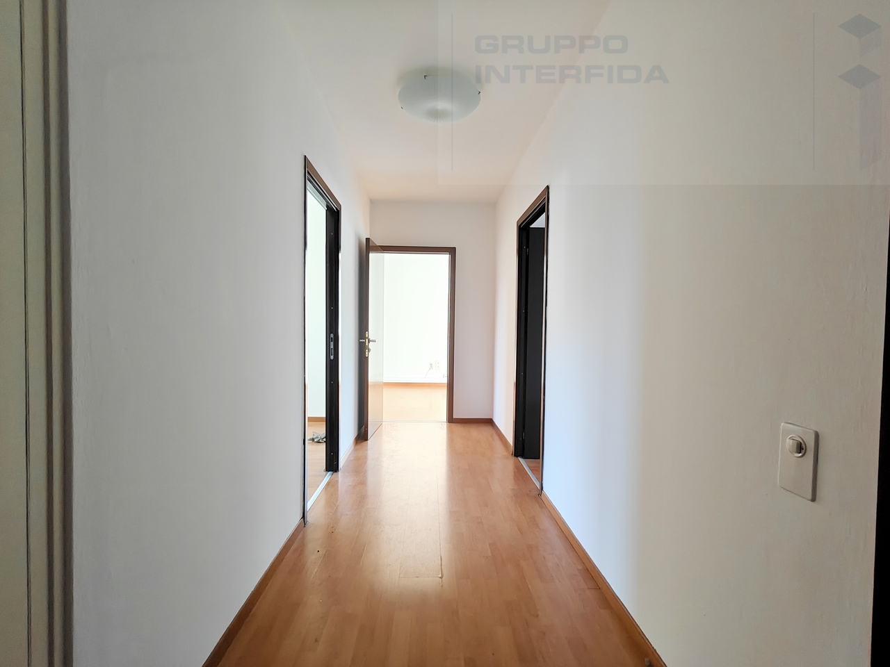 120m² office
