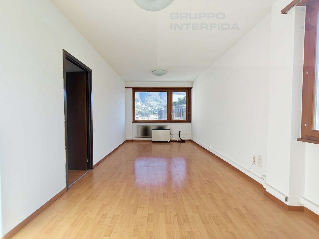 120m² office