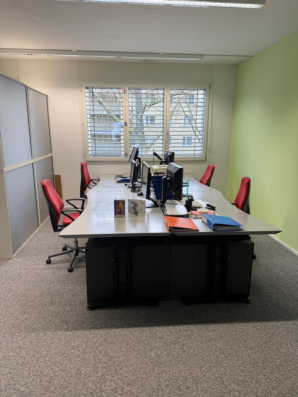 171m² office