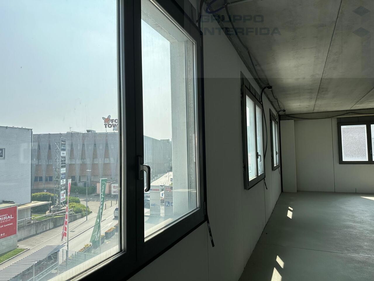 223m² office