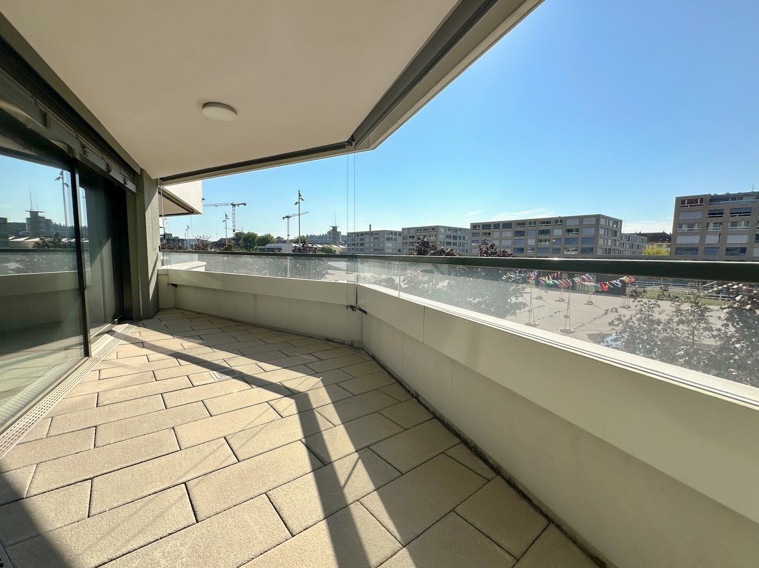 140m² office