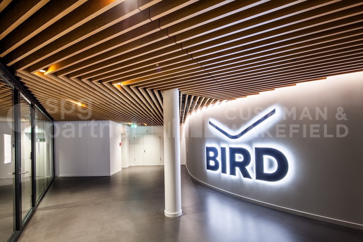 1150m² office