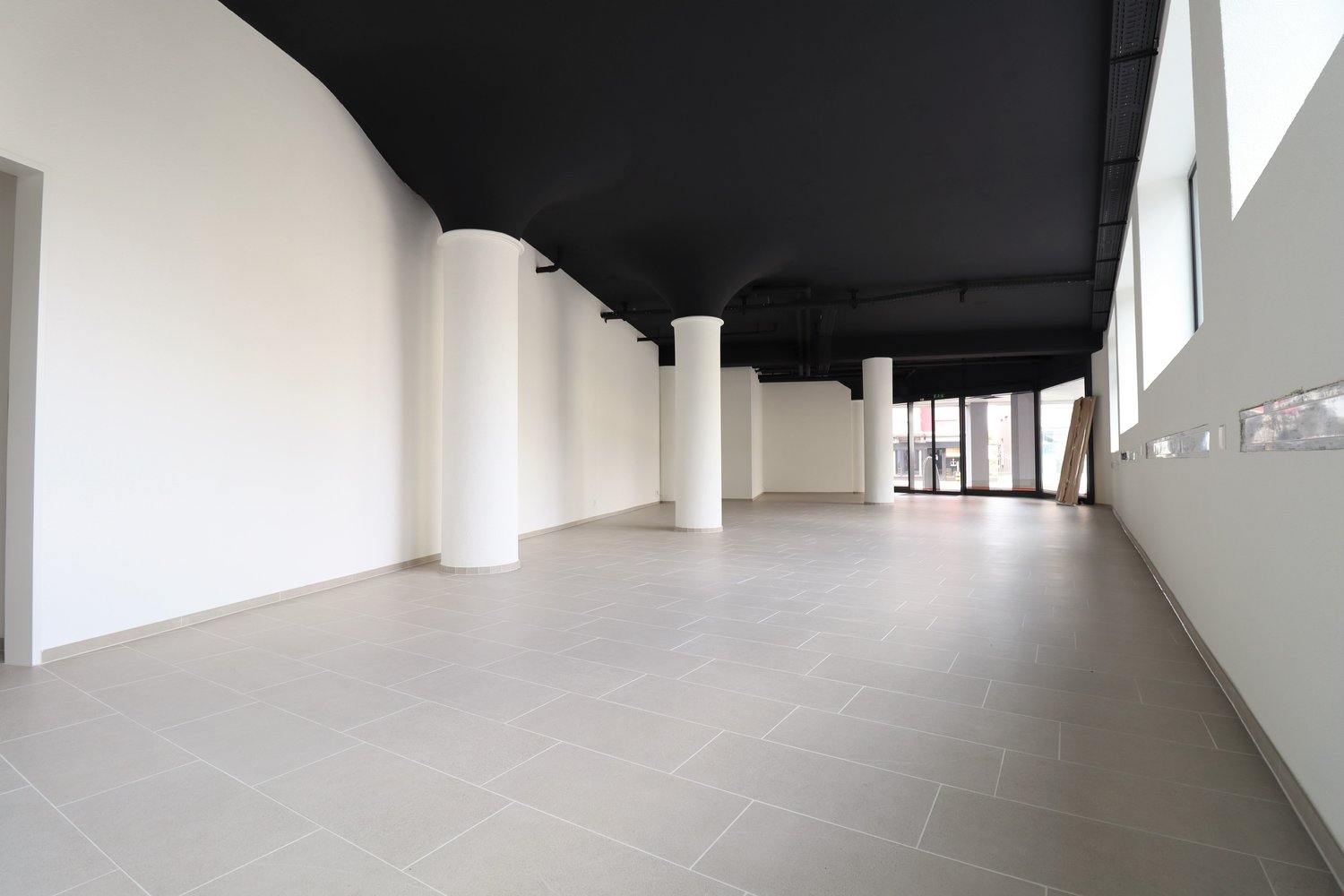 122m² commercial