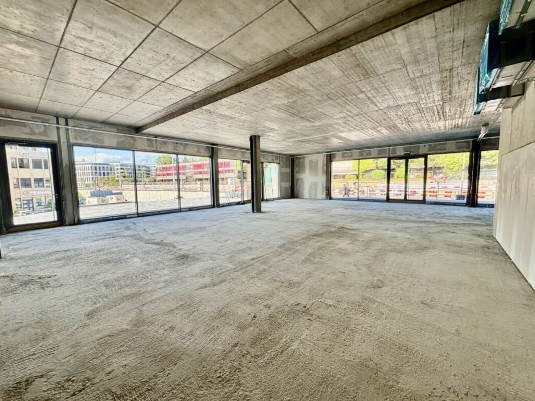 257m² workshop