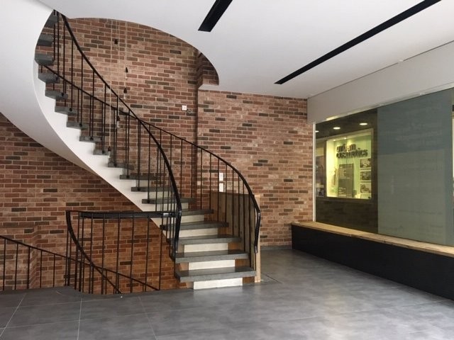150m² commercial