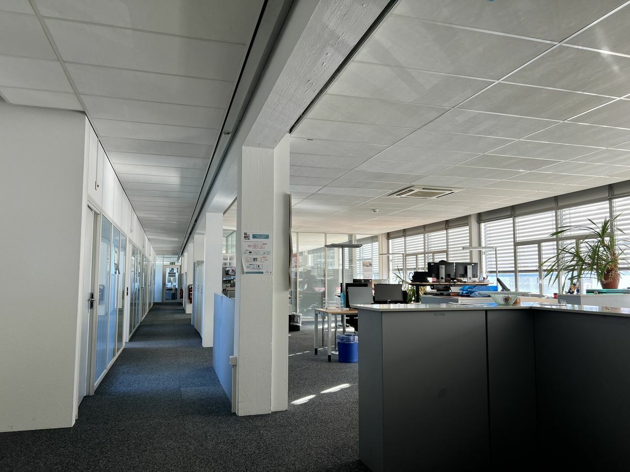 100m² office