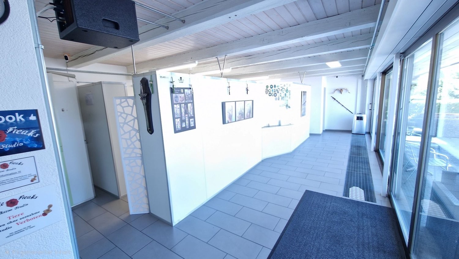 256m² commercial