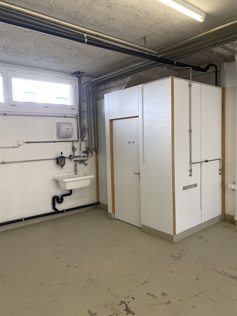 160m² commercial
