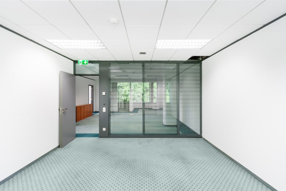 196m² office
