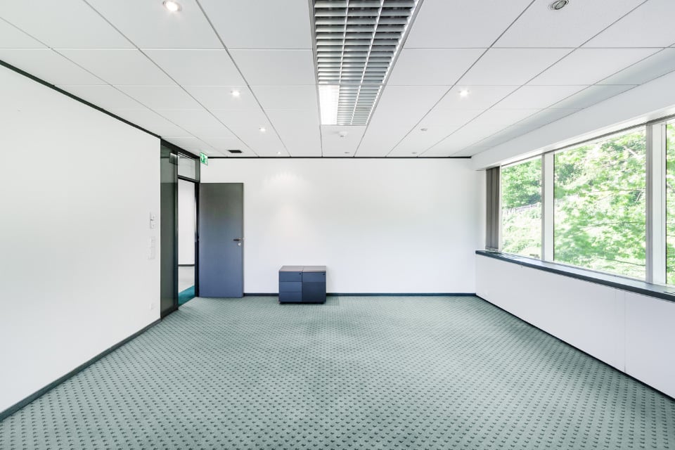 196m² office