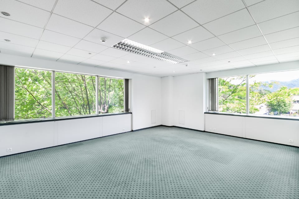 196m² office