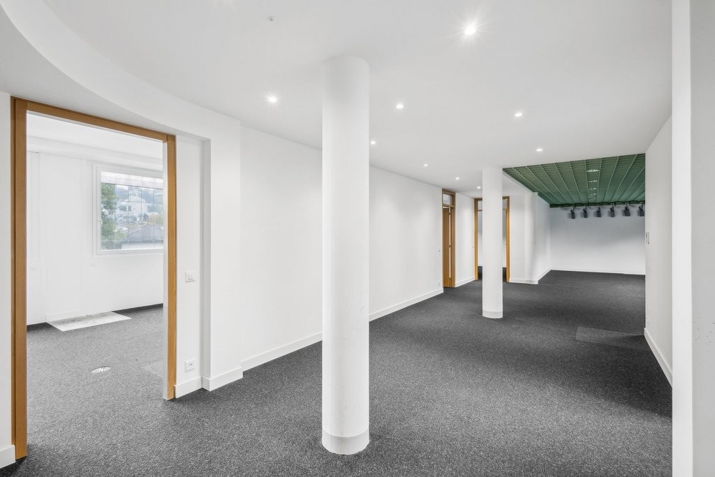 199m² office