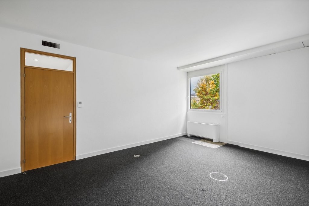 199m² office