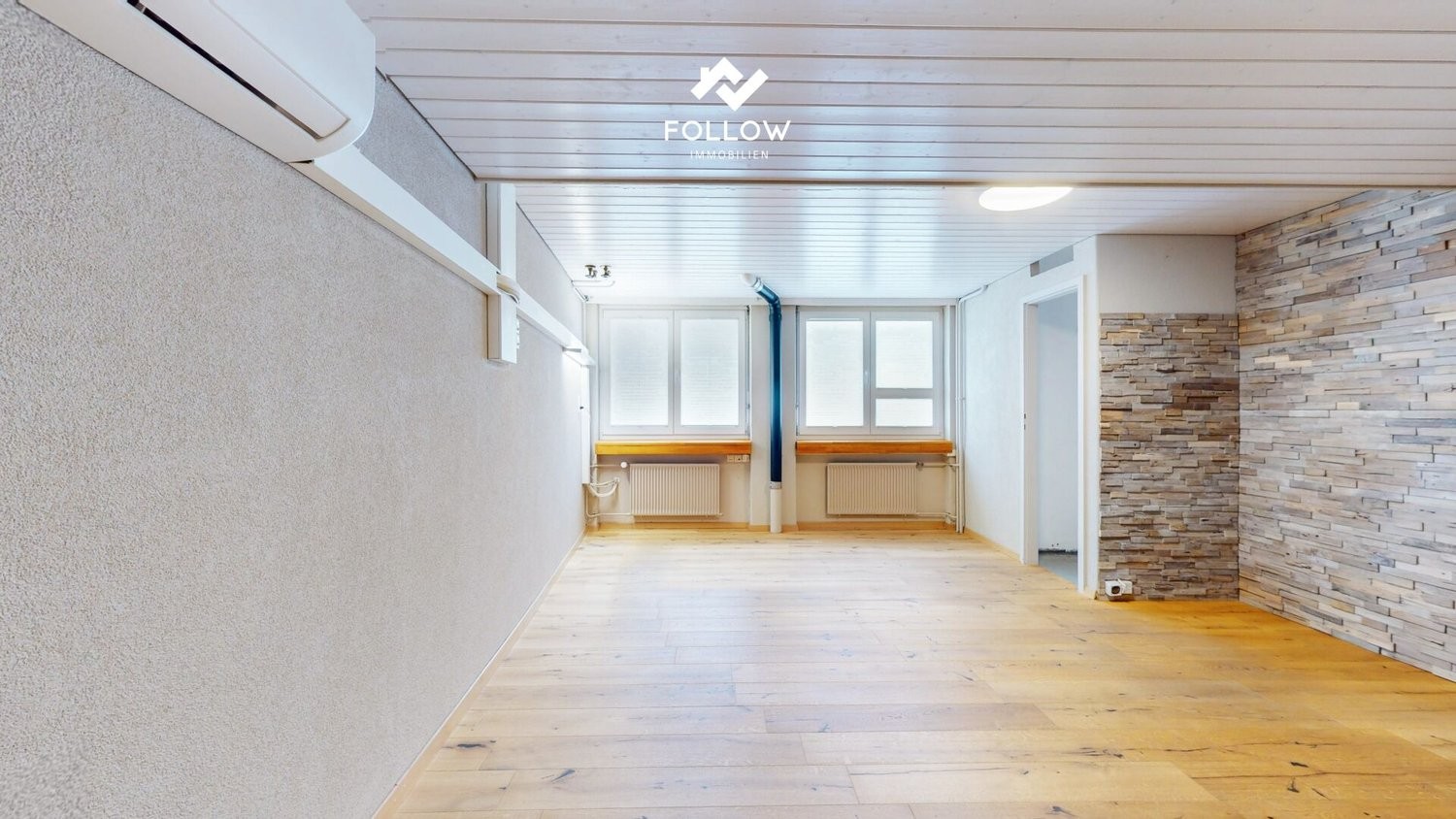 374m² shop