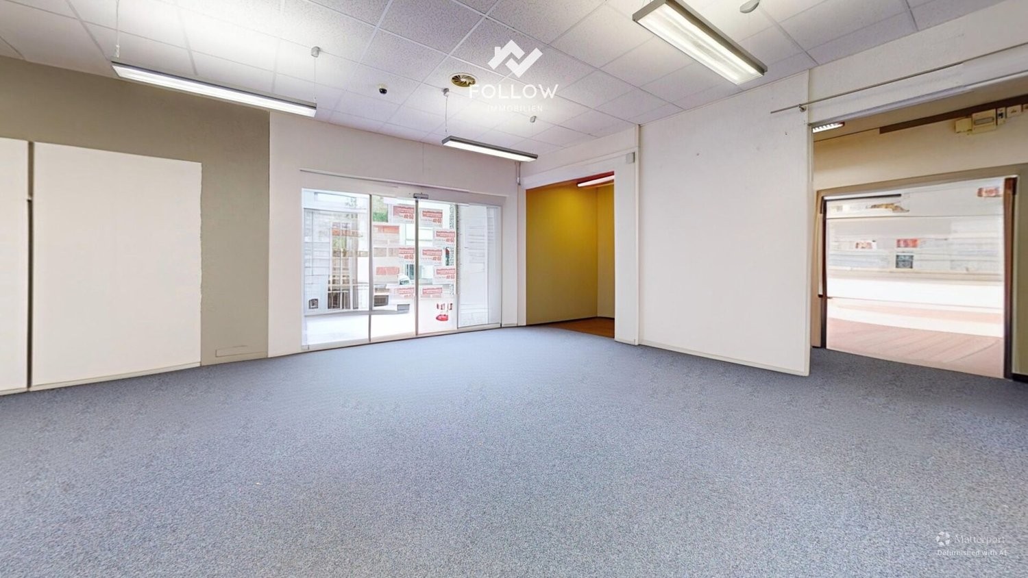 374m² shop