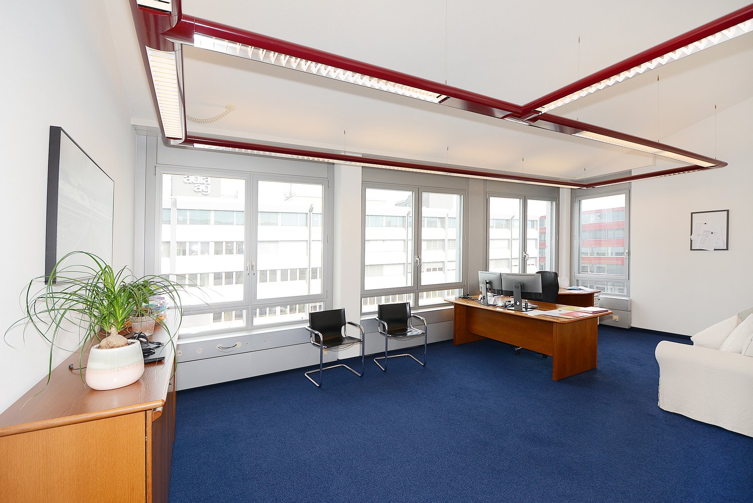 773m² office