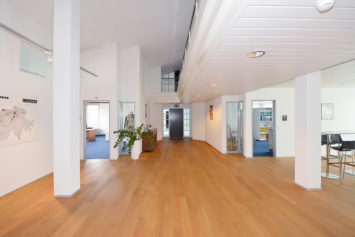 773m² office