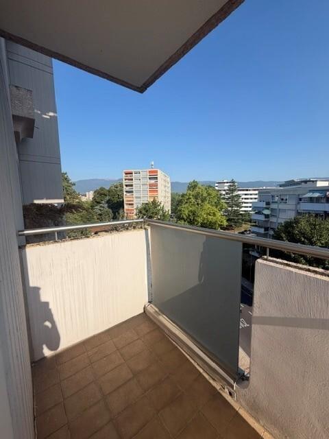 5 rooms apartment