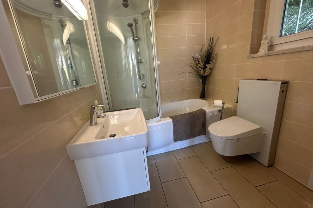 Möblierte 2 ½ Zimmer Wohnung